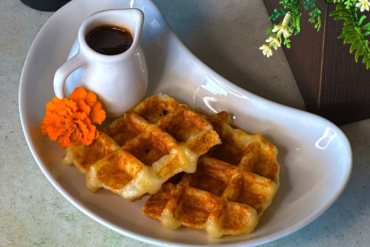 Les Bleus - Waffle de queijo coalho e goiabada